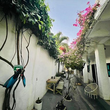 Casa Torices Real 12 Hostel Cartagena Exterior photo